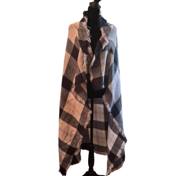 Large checkered scarf, black/white. - Picture 4 of 6